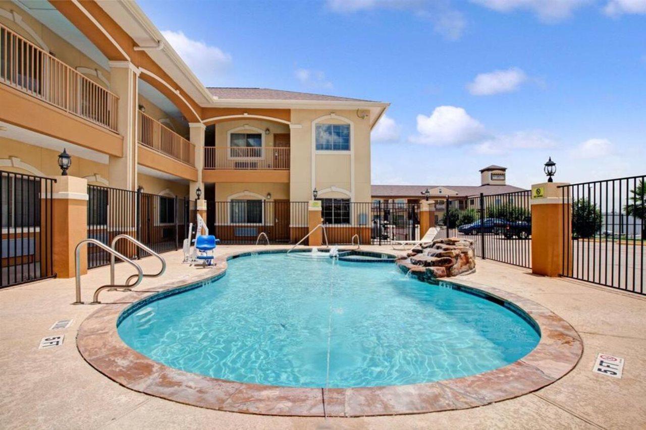 Super 8 By Wyndham Houston North I-45 Hotel Westfield Exterior photo
