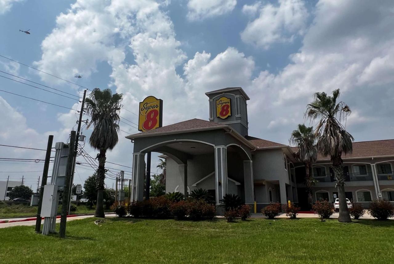 Super 8 By Wyndham Houston North I-45 Hotel Westfield Exterior photo
