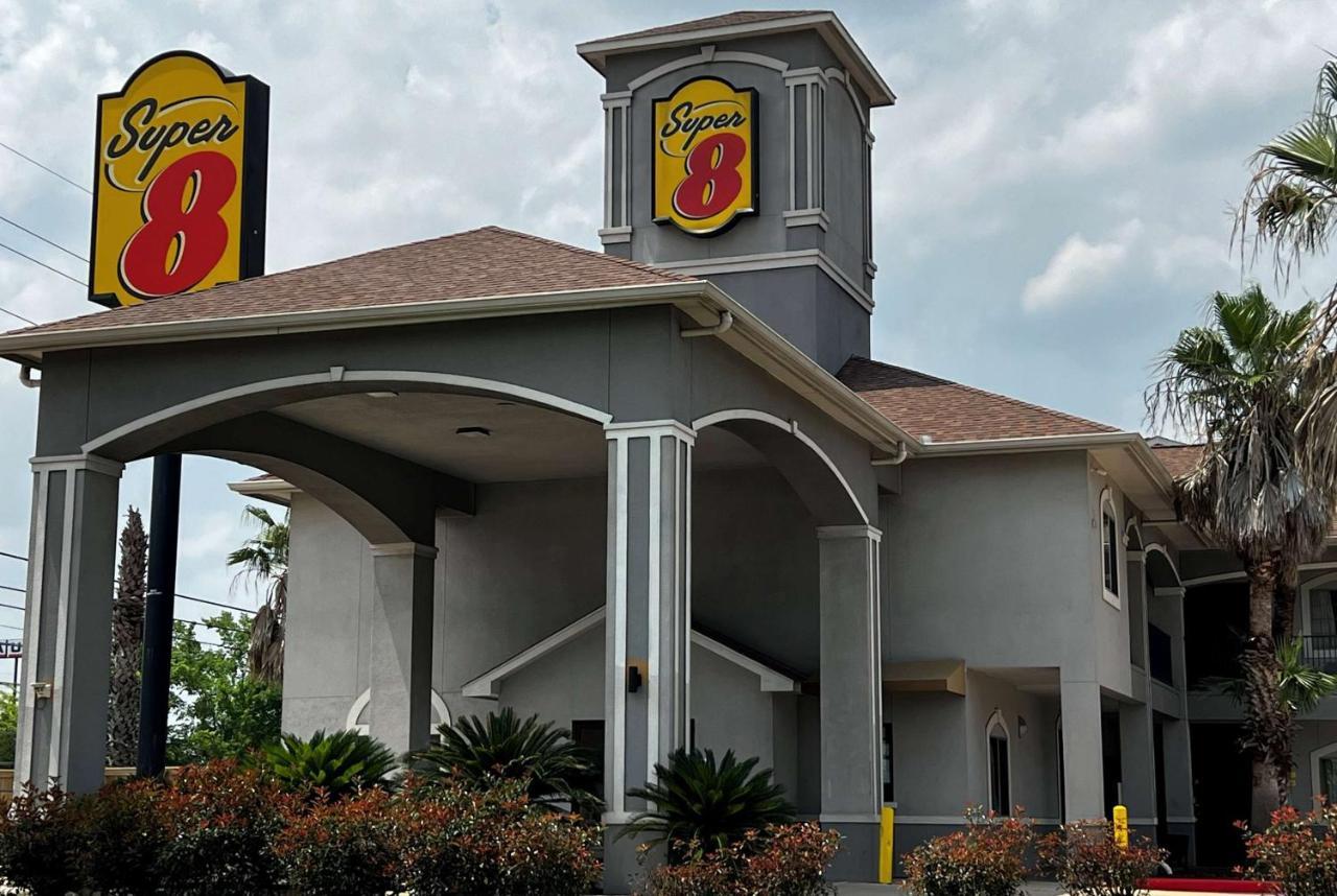 Super 8 By Wyndham Houston North I-45 Hotel Westfield Exterior photo