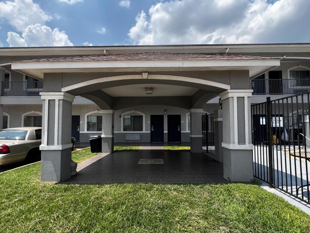 Super 8 By Wyndham Houston North I-45 Hotel Westfield Exterior photo